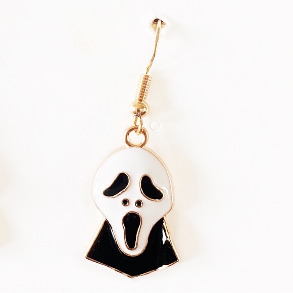 👻 White Halloween Michael Myers Scream Horror Movie Mask Enamel 2” Earrings - Picture 2 of 2